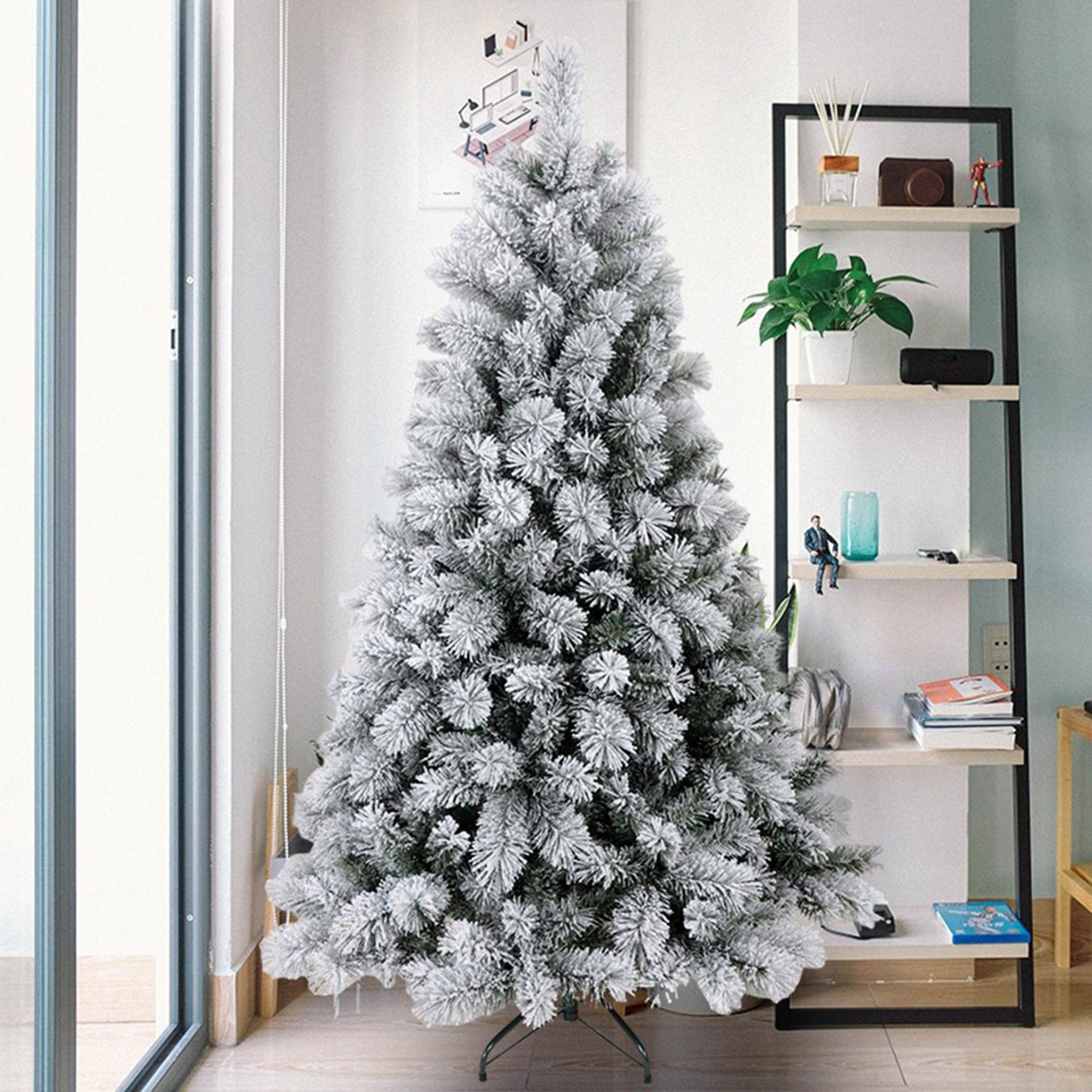 Arbre de Noël enneigé