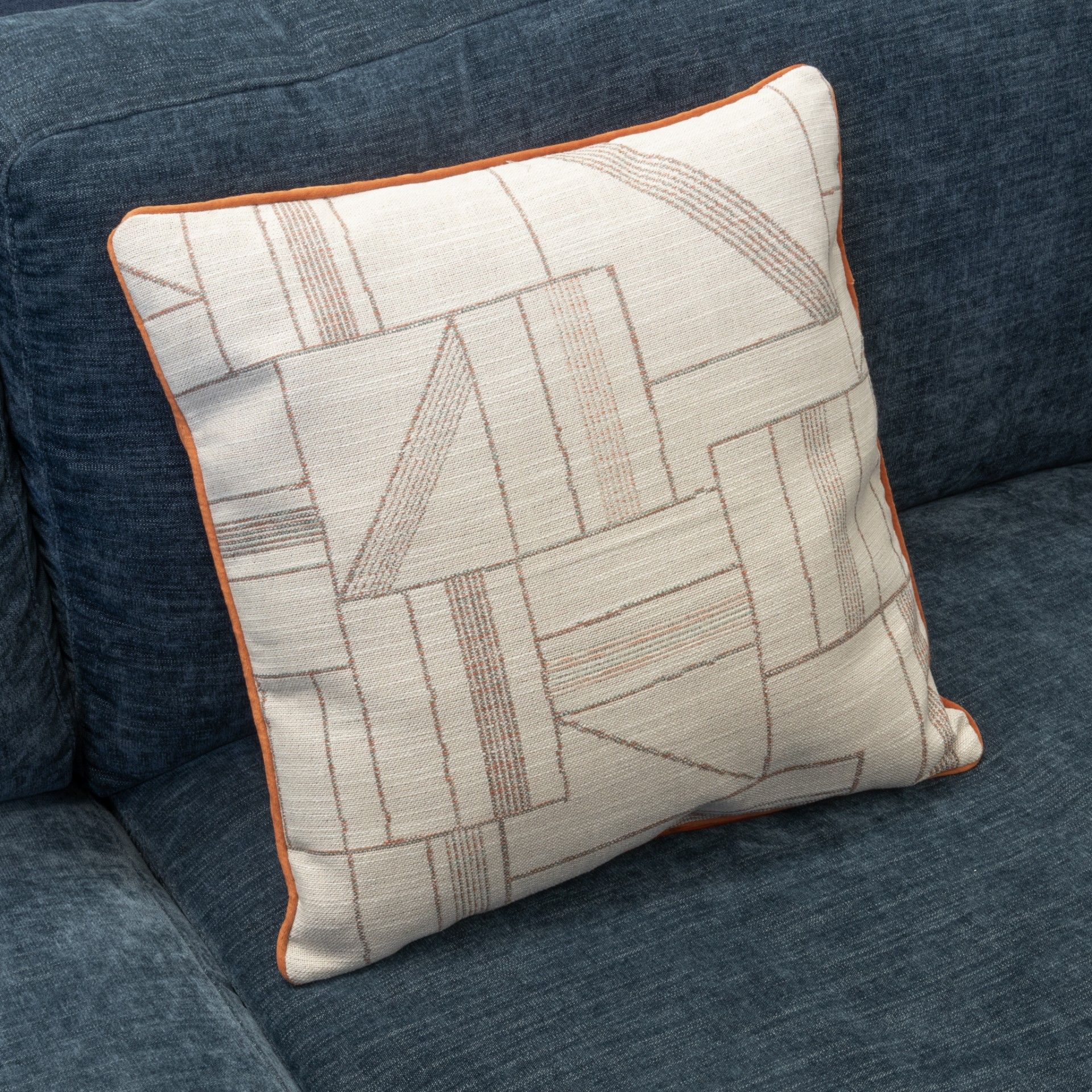 Geometric Cushion with Vivo